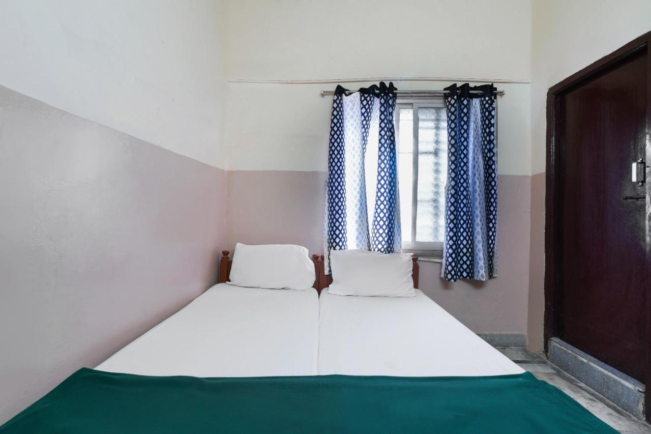 Spot On Sri Sai Lohith Lodge Near Snow World Secunderabad Ngoại thất bức ảnh