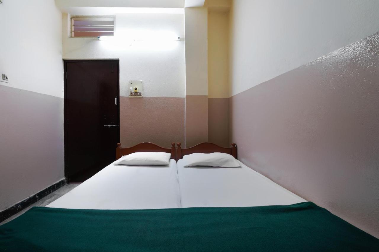 Spot On Sri Sai Lohith Lodge Near Snow World Secunderabad Ngoại thất bức ảnh