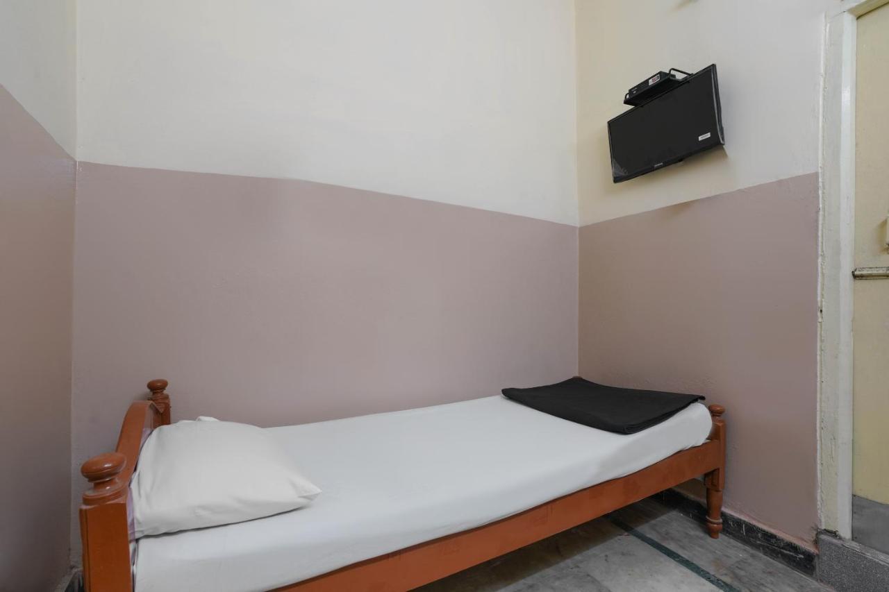 Spot On Sri Sai Lohith Lodge Near Snow World Secunderabad Ngoại thất bức ảnh