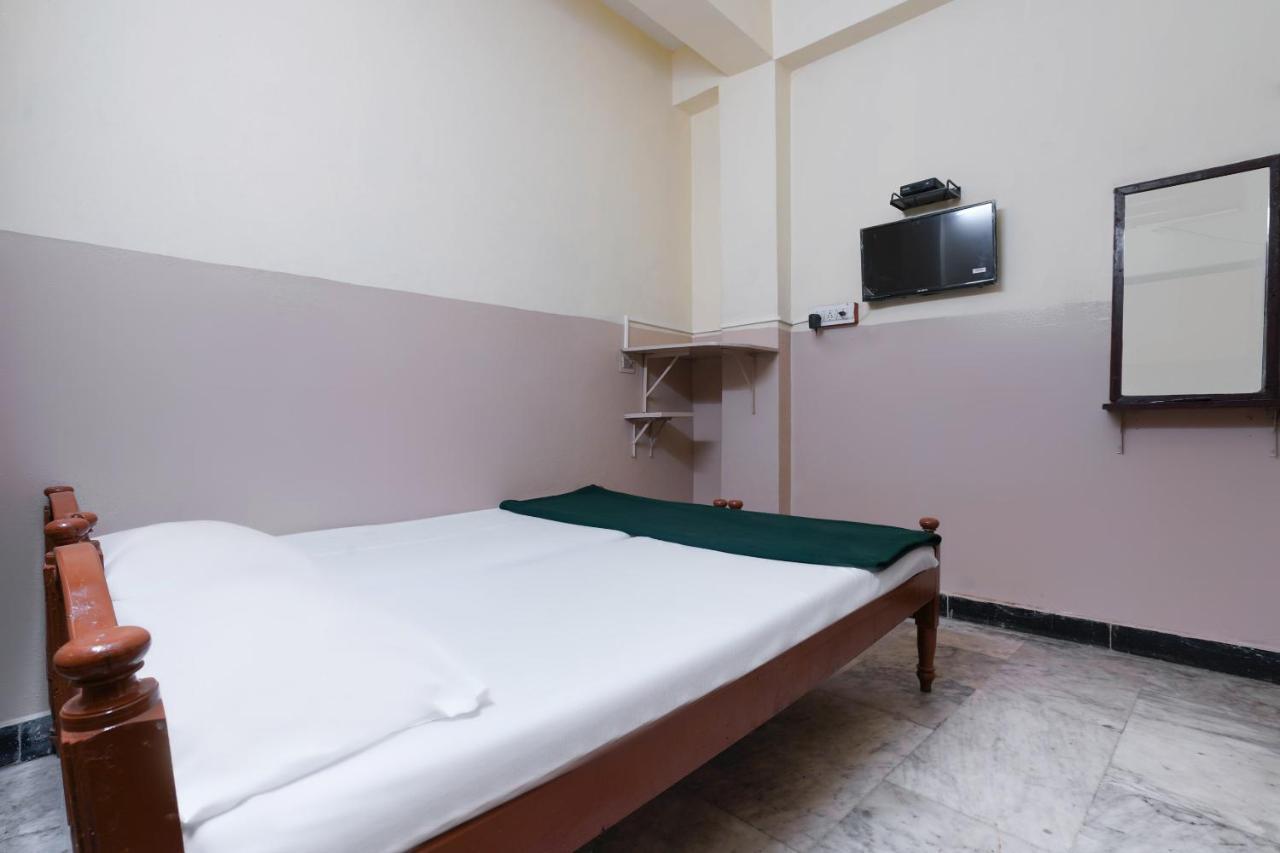 Spot On Sri Sai Lohith Lodge Near Snow World Secunderabad Ngoại thất bức ảnh