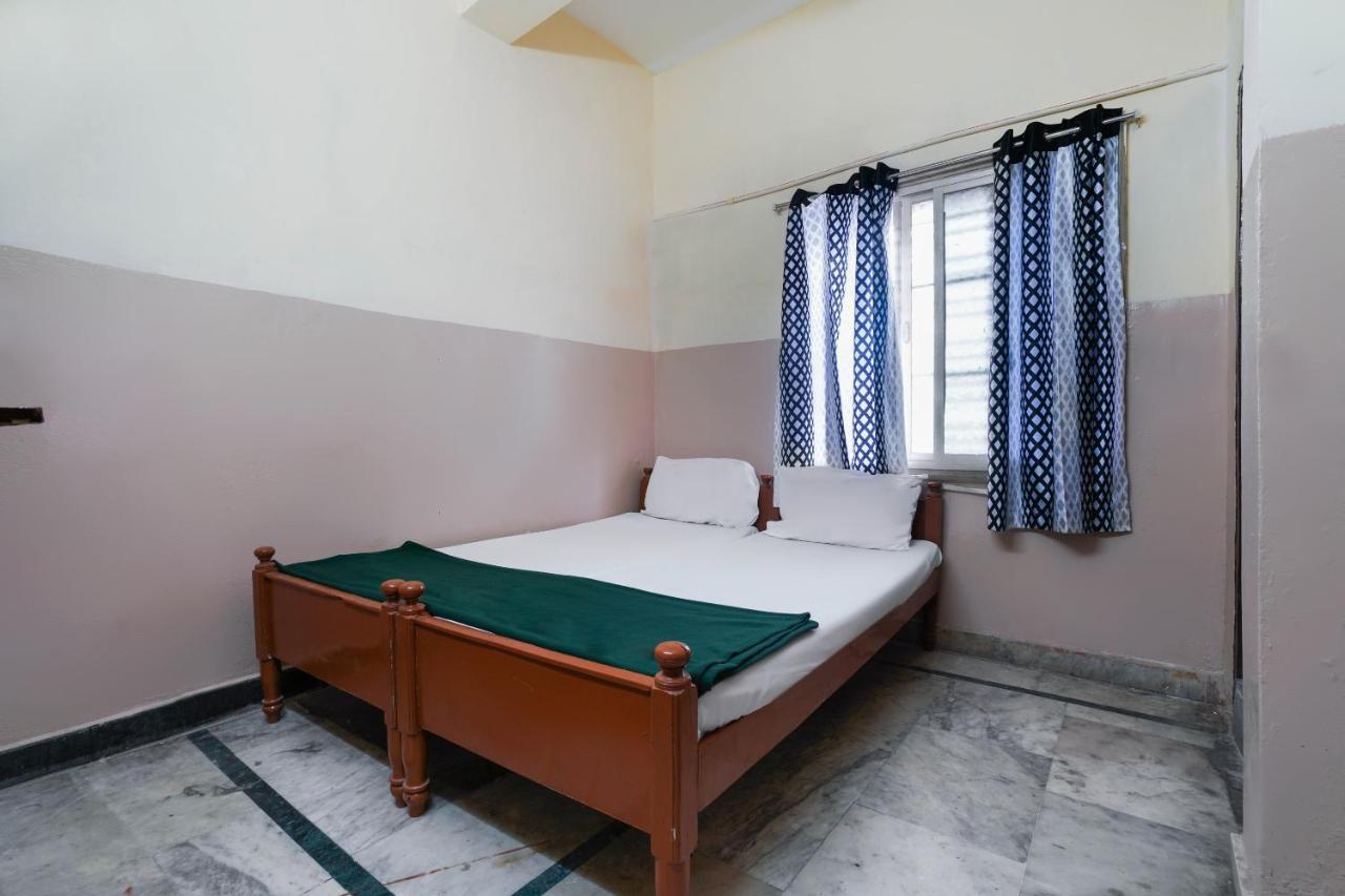 Spot On Sri Sai Lohith Lodge Near Snow World Secunderabad Ngoại thất bức ảnh